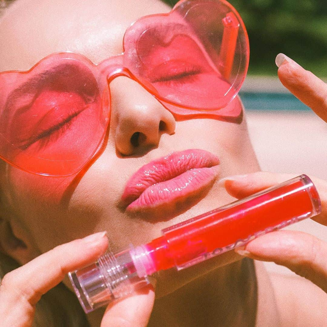 ケイト・ボスワースさんのインスタグラム写真 - (ケイト・ボスワースInstagram)「Last days of summer + I am THROWING IT BACK to a glossy popsicle lip. (Remember Juicy Tubes 90’s teens??) Find out my favorite gloss of the moment (w/out the weird sticky texture). Link in bio 💋🍧」9月9日 1時16分 - katebosworth