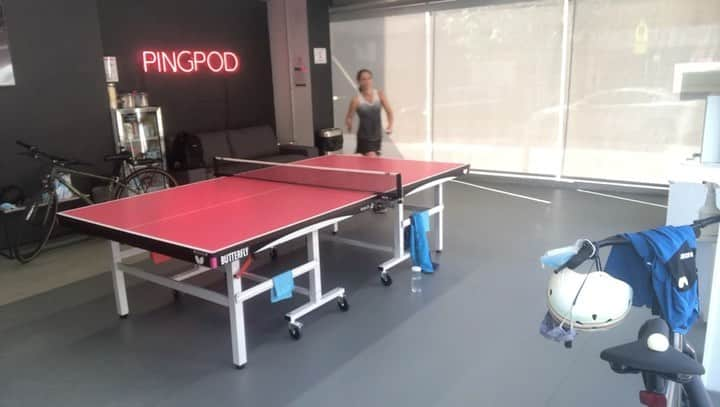 マチルダ・エコームのインスタグラム：「You can’t see it but it’s me playing table tennis for the first time since March and it was SO MUCH FUN.  It’s the second time ever I play with @dorakurimay . The first time (1999) she beat me 21-10, 21-10. do you remember @linusmernsten ?  So happy to be back at the table! Thank you for that @pingpodnyc」