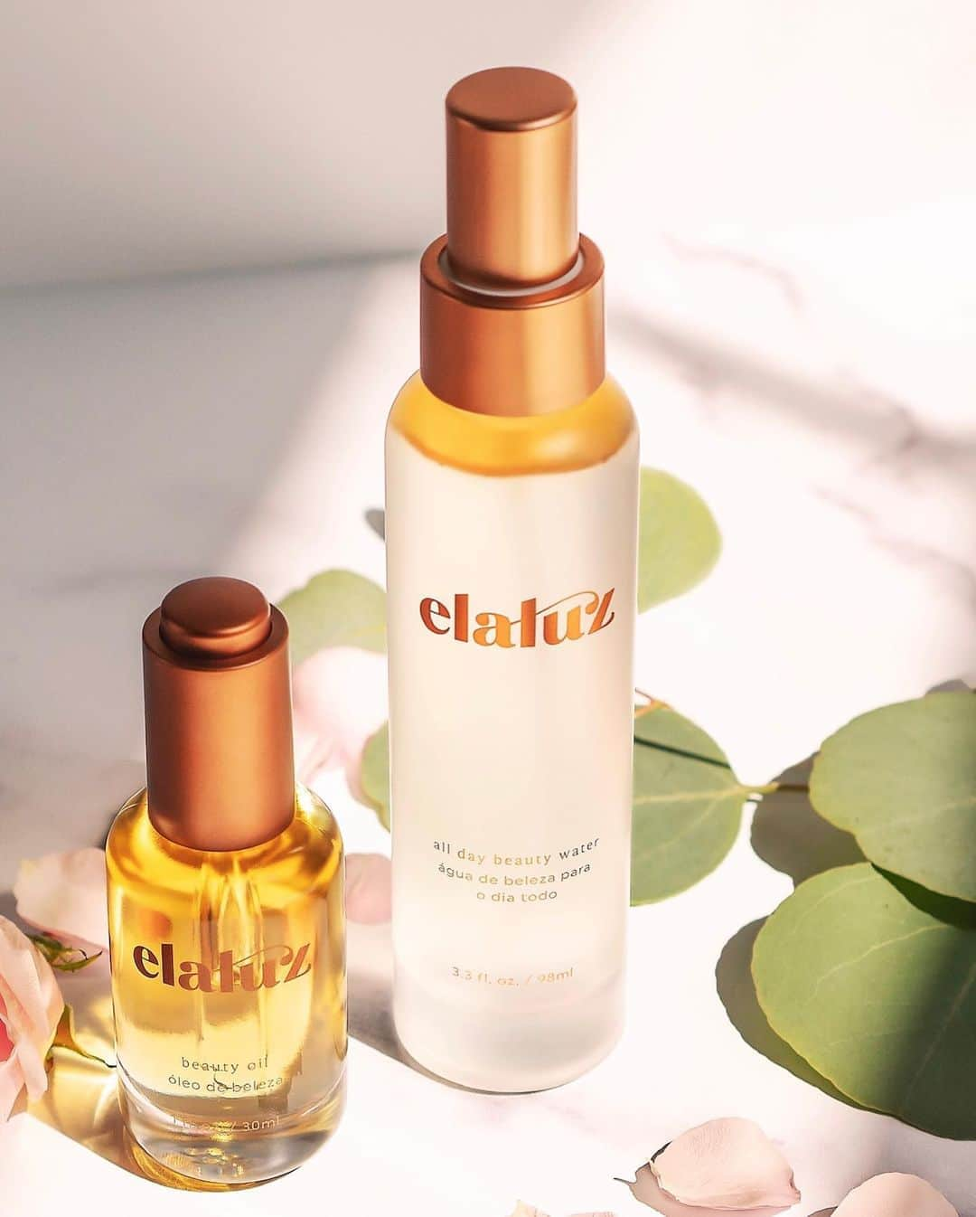 Camila Coelhoさんのインスタグラム写真 - (Camila CoelhoInstagram)「It’s HERE!✨ I couldn’t wait to launch these 2 New @elaluz products, that I’ve worked so hard on, touching on a category that I’m SO passionate about - SKINCARE! 💛 Our Ultimate Duo for glowing, radiant skin is now available at elaluz.com (with international shipping to select countries)! #stepintothelight  ————— E tem novidade na @elaluz✨ Já não via a hora de lançar estes 2 produtos, dentro de uma categoria que sou apaixonada - Cuidados da Pele! Conheça agora nossa dupla poderosa para uma pele radiante e iluminada! (Disponível agora no site elaluz.com com entrega internacional para o Brasil e outros países)!🙏🏻💛   #elaluz #skincare」9月9日 1時28分 - camilacoelho