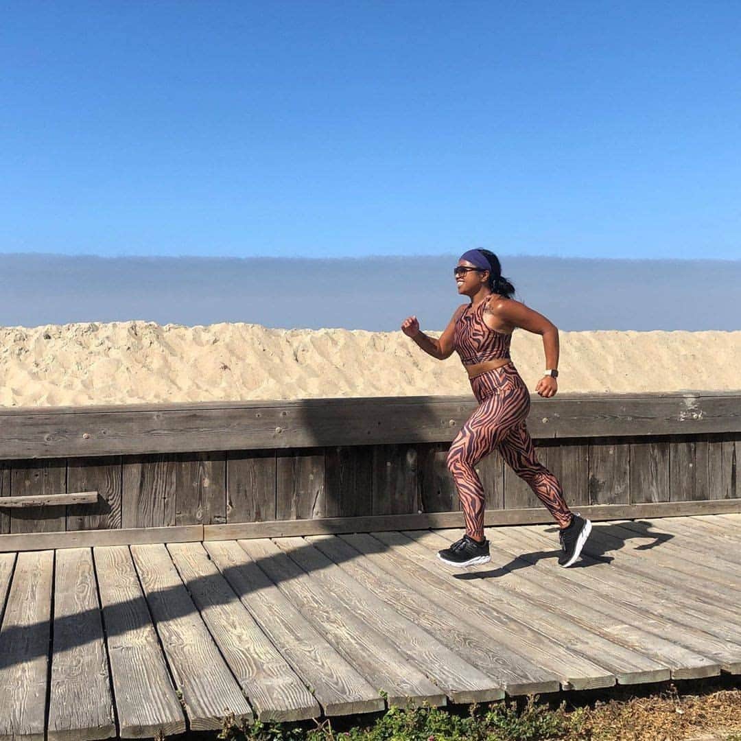 ホカオネオネのインスタグラム：「"Running to get boba like..." - HOKA Fan @flawedgrace #TimeToFly​」