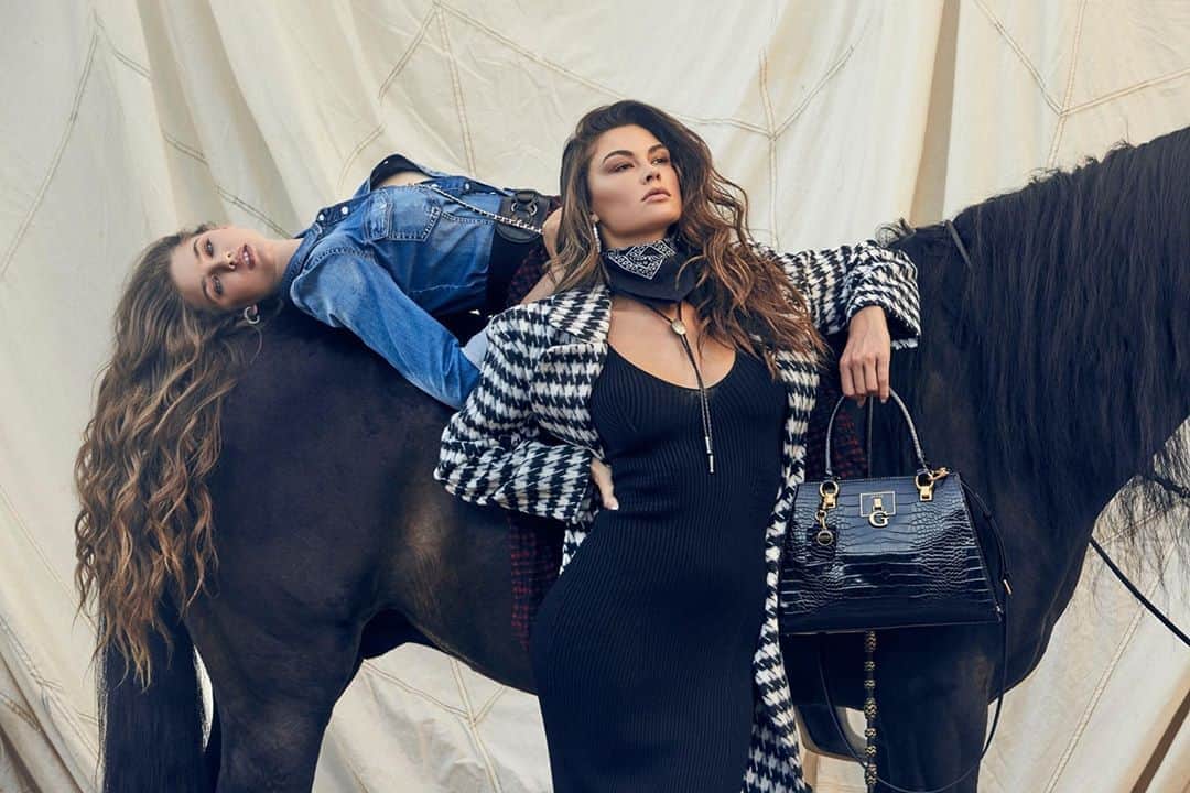 ゲスのインスタグラム：「fall favors the bold ⚡️ @jessicanaz & @mayabnorman for the Fall Accessories Campaign #GUESSHandbags #LoveGUESS (📸: @joshryanphotos)」
