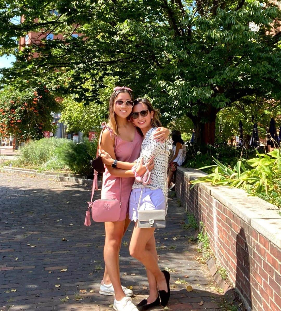 フェリシア・ザンのインスタグラム：「Holding on to our last summer weekend and forever jamming to “Electric Love” as we start the Fall 2020 semester 💪🏼📚📝  See you on the other side ✌🏼💕」