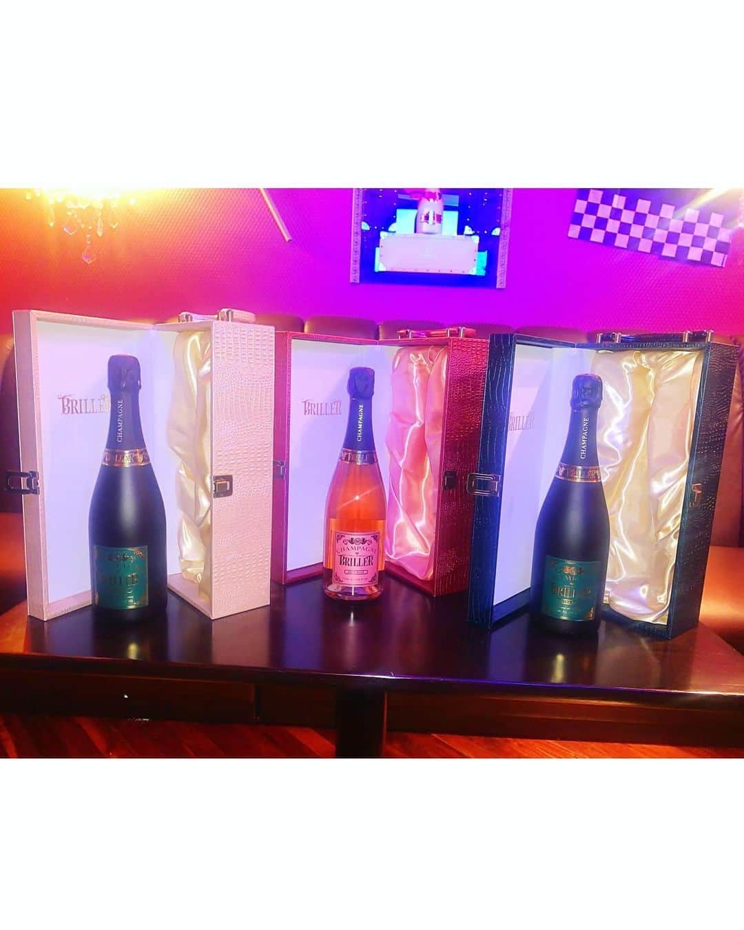 桜咲乃愛さんのインスタグラム写真 桜咲乃愛instagram 新しいシャンパン 箱がかわいい メディアでも取り上げられている話題のお酒 味はフルーティーで飲みやすかった 期間限定で先着100名様 ｗチャンスキャンペーンしてるみたい