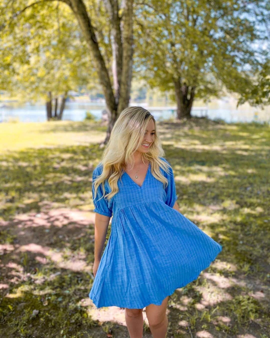 サシャ・カリスのインスタグラム：「I can’t wait to come back when the leaves have changed! 🍂🍁 They are already starting to golden🥰 Do the leaves turn where you live? . . . @shopreddress #fall #autumnvibes🍁 #autumn #fallfashion #northcarolina #carolinas #reddress #forest #fashionstyle #fashion #fashionblogger #ootd #ootdfashion #beauty #beautifuldestinations」