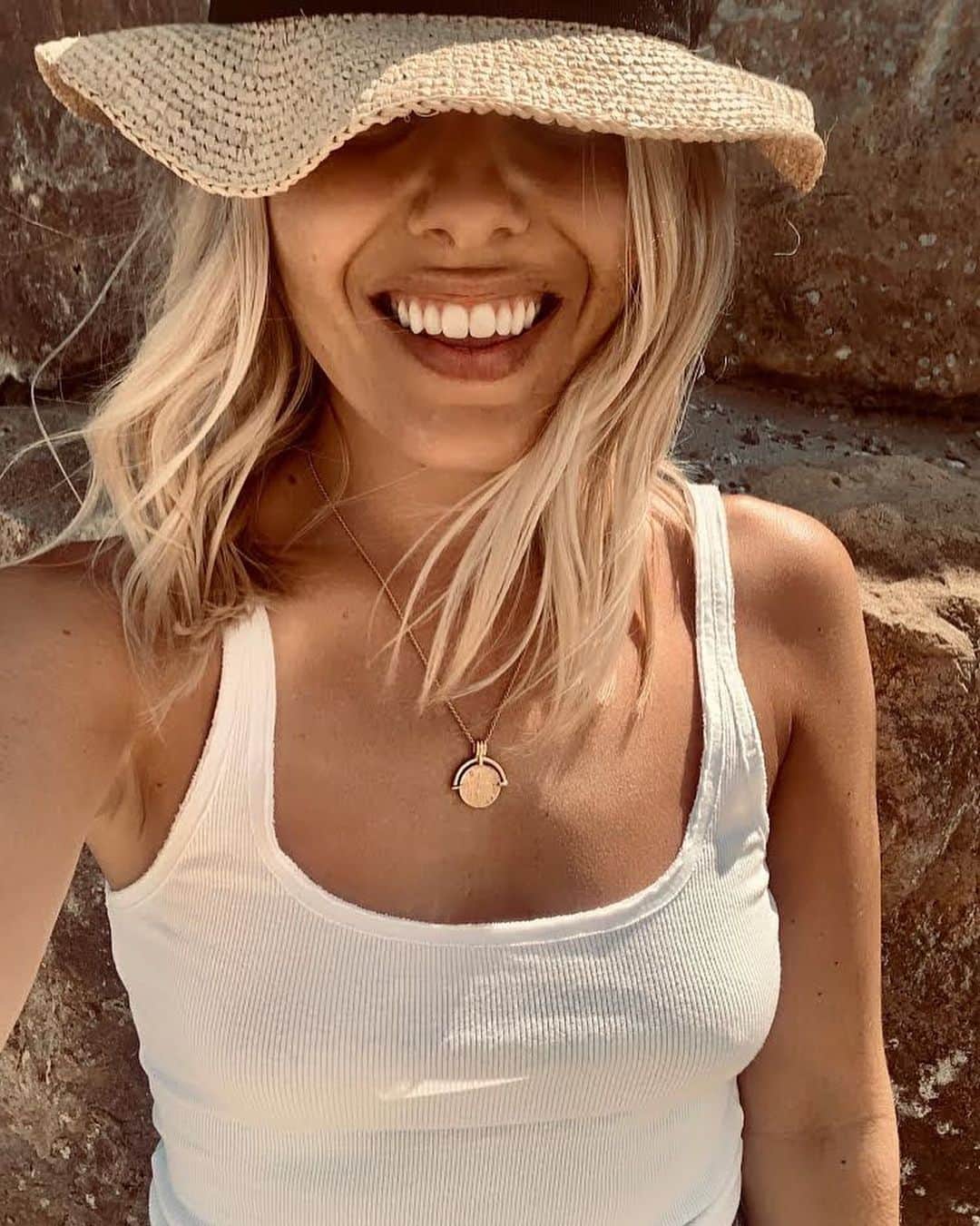 Mollie Kingさんのインスタグラム写真 - (Mollie KingInstagram)「Trying to soak up our last couple of days on holiday. Such a fun day at the beach again today, I’m feeling so lucky to be here! ❤️ I definitely think I’m a water baby - it’s where I’m at my happiest. Where’s your happy place?」9月9日 2時05分 - mollieking