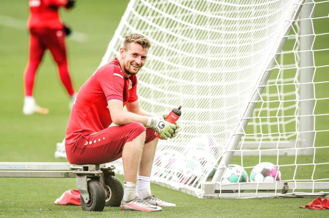 ルーカス・フラデツキーさんのインスタグラム写真 - (ルーカス・フラデツキーInstagram)「🌝🔴⚫️」9月9日 2時19分 - lhradecky