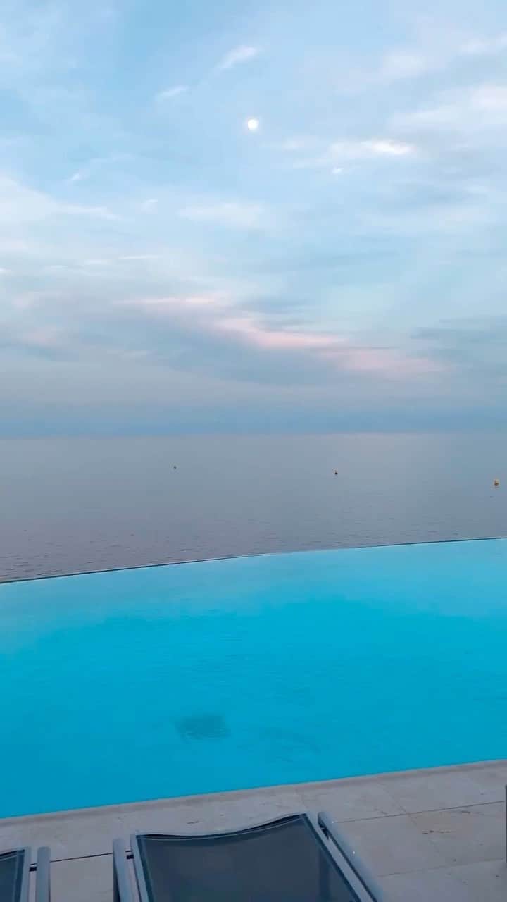 NICOLAS SIMOESのインスタグラム：「Wish you were here ✨ #sunset」