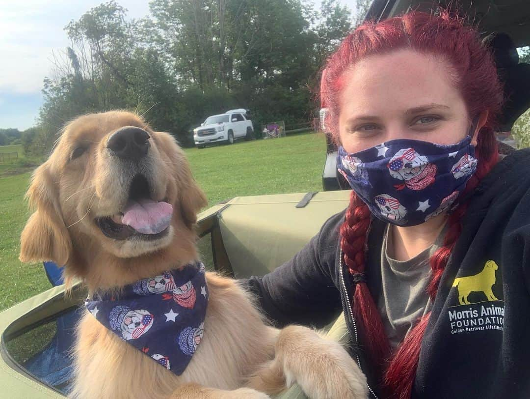 モヒートさんのインスタグラム写真 - (モヒートInstagram)「#tongueouttuesday mom wanted selfies but I was only concerned with when it was my turn at the pool. (Matching bandanas and masks available at the link in our bio💜)   Mom says I need to take lessons from Mojito, she’s the selfie queen😂  #mask #wearamask #maskon #dogmom #dogmomlife #selfie #dogsofinstagram #doglife #doglover #goldenretriever #gloriousgoldens #goldensofinstagram」9月9日 2時21分 - mojito_rose_family