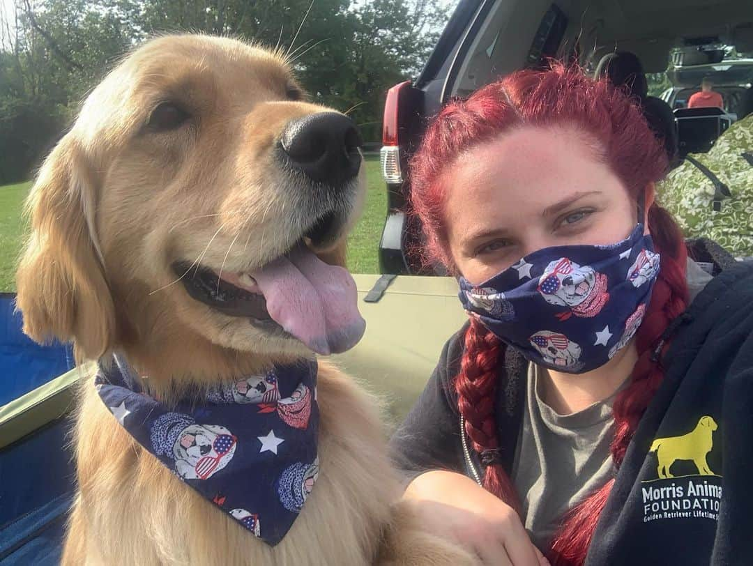 モヒートさんのインスタグラム写真 - (モヒートInstagram)「#tongueouttuesday mom wanted selfies but I was only concerned with when it was my turn at the pool. (Matching bandanas and masks available at the link in our bio💜)   Mom says I need to take lessons from Mojito, she’s the selfie queen😂  #mask #wearamask #maskon #dogmom #dogmomlife #selfie #dogsofinstagram #doglife #doglover #goldenretriever #gloriousgoldens #goldensofinstagram」9月9日 2時21分 - mojito_rose_family