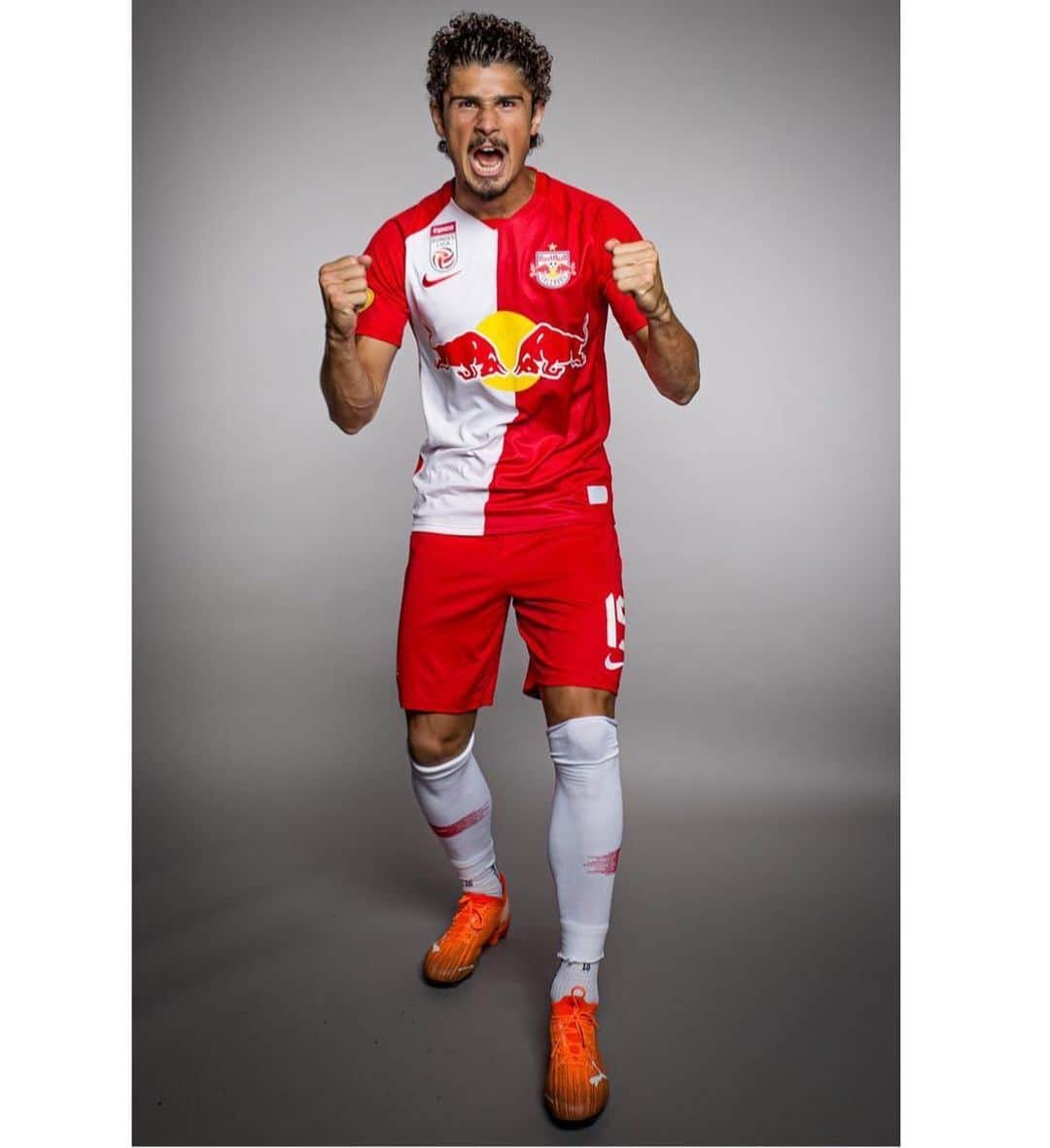 のインスタグラム：「Let's start the season. 👊🏼⚡️」