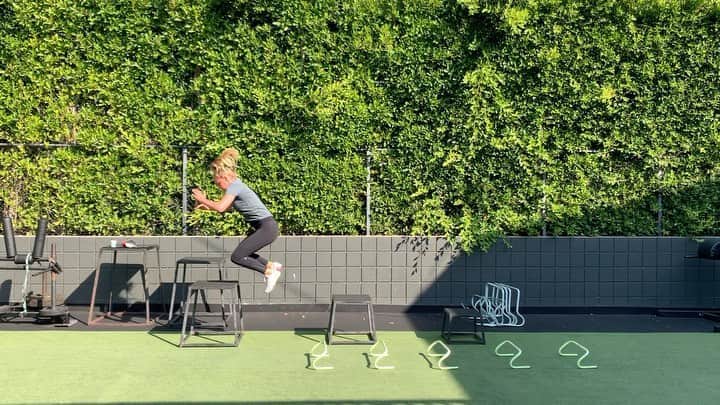 レイキー・ピーターソンのインスタグラム：「Really nice to be back in the gym with @platinumfitsb 🙌🏼 can’t thank Peter enough for the the knowledge he’s passed onto me and consistently pushing me to be my best in and out of the water.」