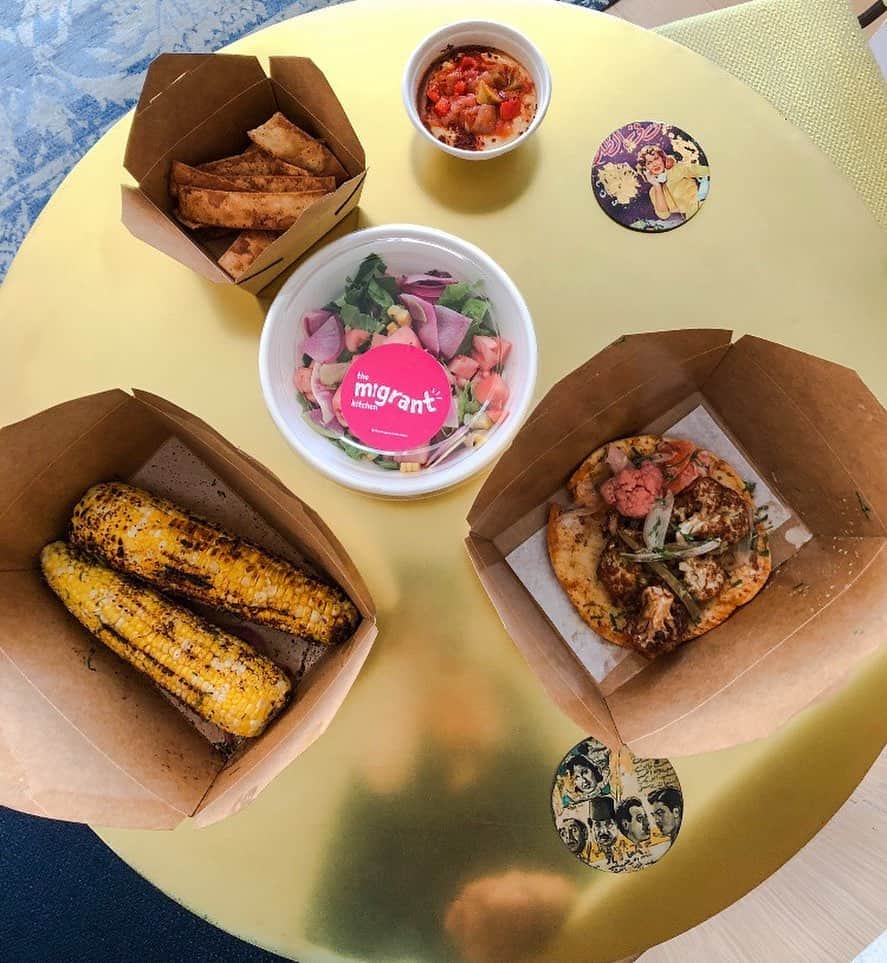 チェリーン・ダビスのインスタグラム：「When you get a vegan feast from your new favorite pop up in Williamsburg. For every meal you purchase at The Migrant Kitchen pop up, @themigrantkitchen will donate a healthy and delicious meal to a New Yorker in need. Now that’s my kind of pop up! Thank you @nasjab83 for the seriously yummy eats and the amazing work that you and your team do to uplift the vulnerable within our communities. Now go get yourself a Mexican / Palestinian treat at 749 Metropolitan Ave off the Graham Avenue L stop! #themigrantkitchen」