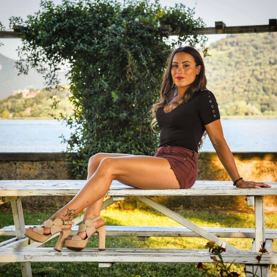 バネッサ・フェラーリのインスタグラム：「📅 39 di Agosto e tutto a posto❗😜 🧘🏻‍♀️🧘🏻‍♀️🧘🏻‍♀️  Pensa positivo... Pensa positivo❣️  😁👌  #vanessaferrari #gymnastics #italy #goodvibes #thinkpositive #keepcalm」
