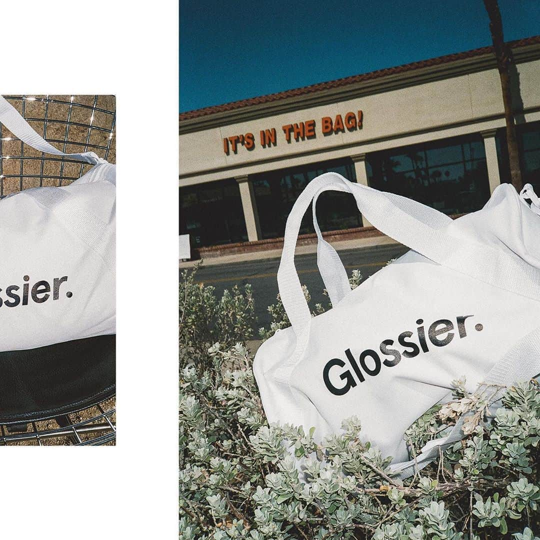 Glossierさんのインスタグラム写真 - (GlossierInstagram)「The Duffel in Sneaker White (here for a limited time) 👟 Roomy enough to pack everything you need, plus a little extra ✨」9月9日 3時13分 - glossier