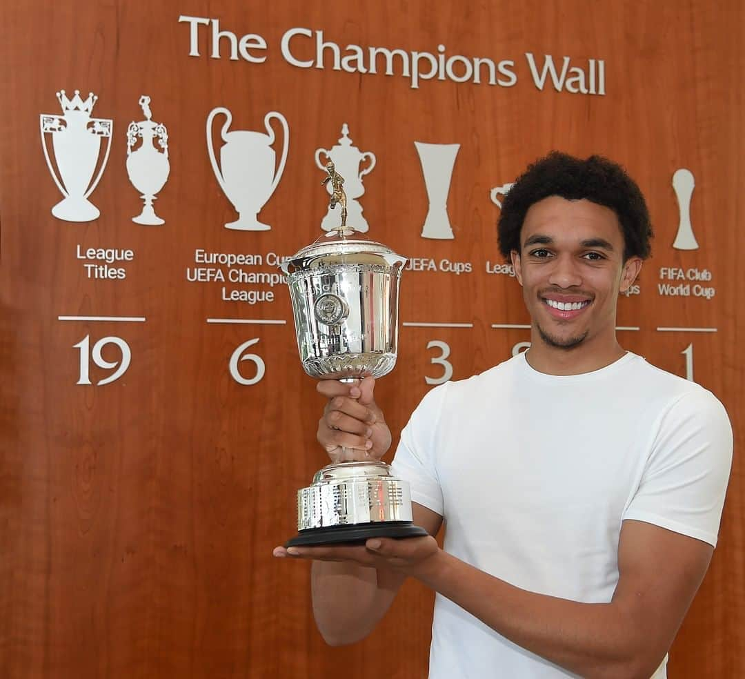 リヴァプールFCさんのインスタグラム写真 - (リヴァプールFCInstagram)「GET IN, TRENT! 🙌 TAA wins the PFA Young Player of the Year award 👏 #PFAawards #LFC #LiverpoolFC #TAA #Trent」9月9日 3時23分 - liverpoolfc