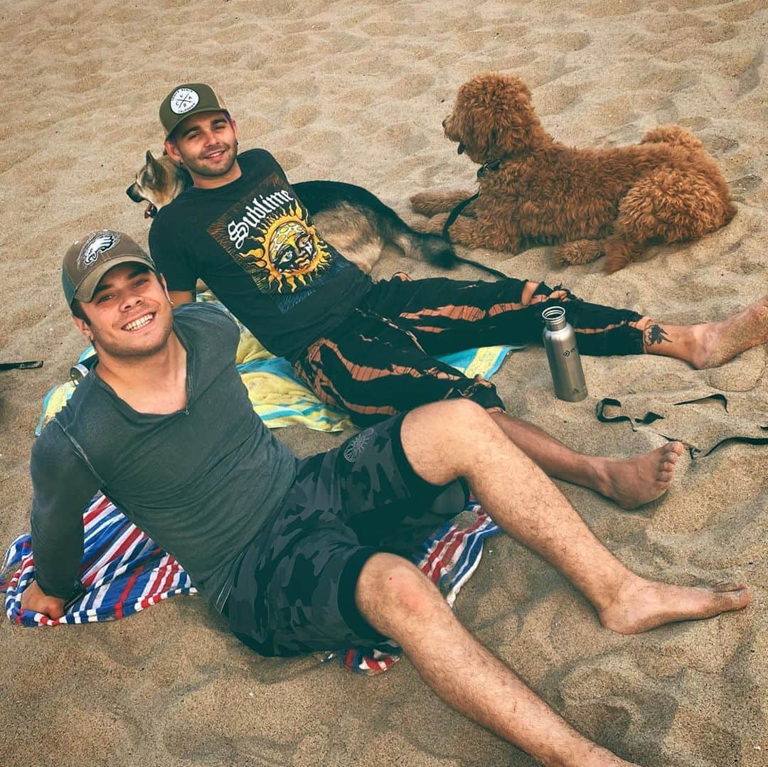 ジャック・グリフォーのインスタグラム：「Beach daze 🌊」