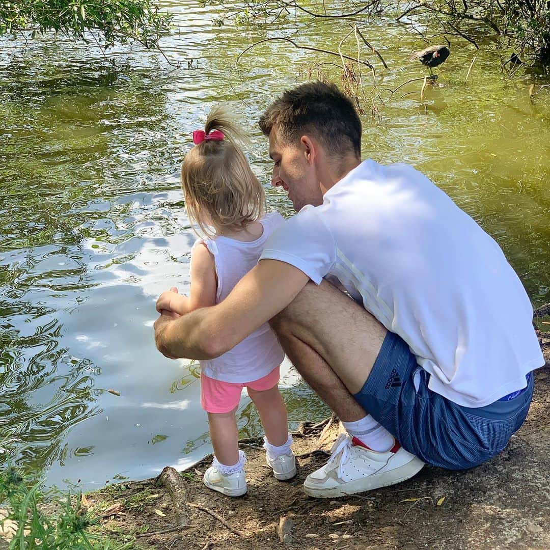 マックス・ウィットロックのインスタグラム：「My little girls growing up too fast 😊」