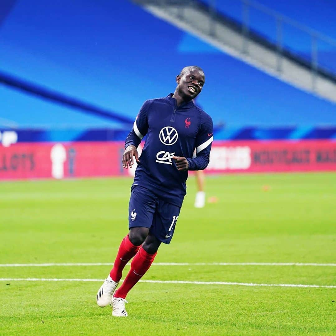 サッカー フランス代表チームさんのインスタグラム写真 - (サッカー フランス代表チームInstagram)「Dernier échauffement avant le début du match 💪🔥 Vous êtes prêts ?! 🙌 #FiersdetreBleus #FRACRO  - Ready for the game? 🙌」9月9日 3時44分 - equipedefrance