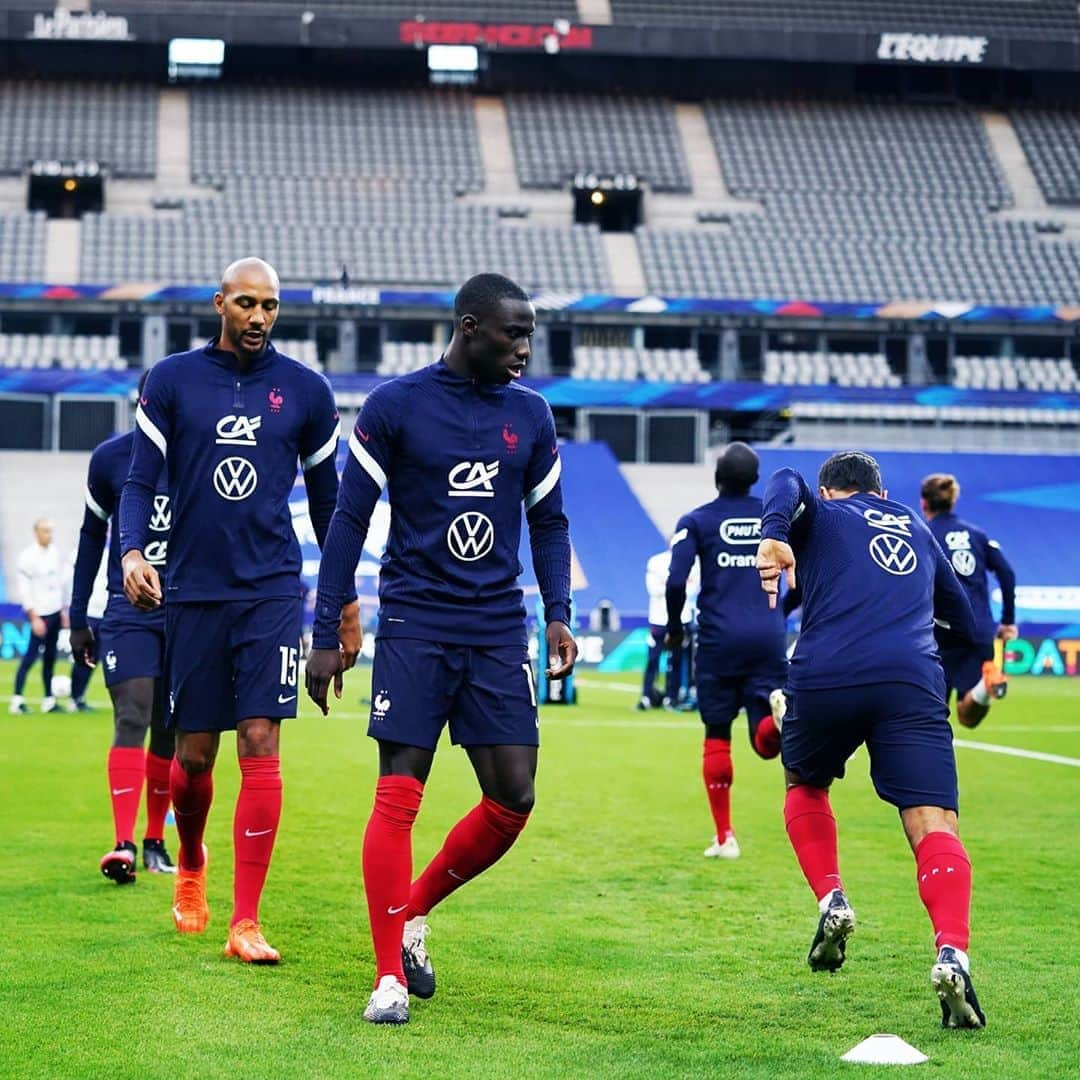 サッカー フランス代表チームさんのインスタグラム写真 - (サッカー フランス代表チームInstagram)「Dernier échauffement avant le début du match 💪🔥 Vous êtes prêts ?! 🙌 #FiersdetreBleus #FRACRO  - Ready for the game? 🙌」9月9日 3時44分 - equipedefrance