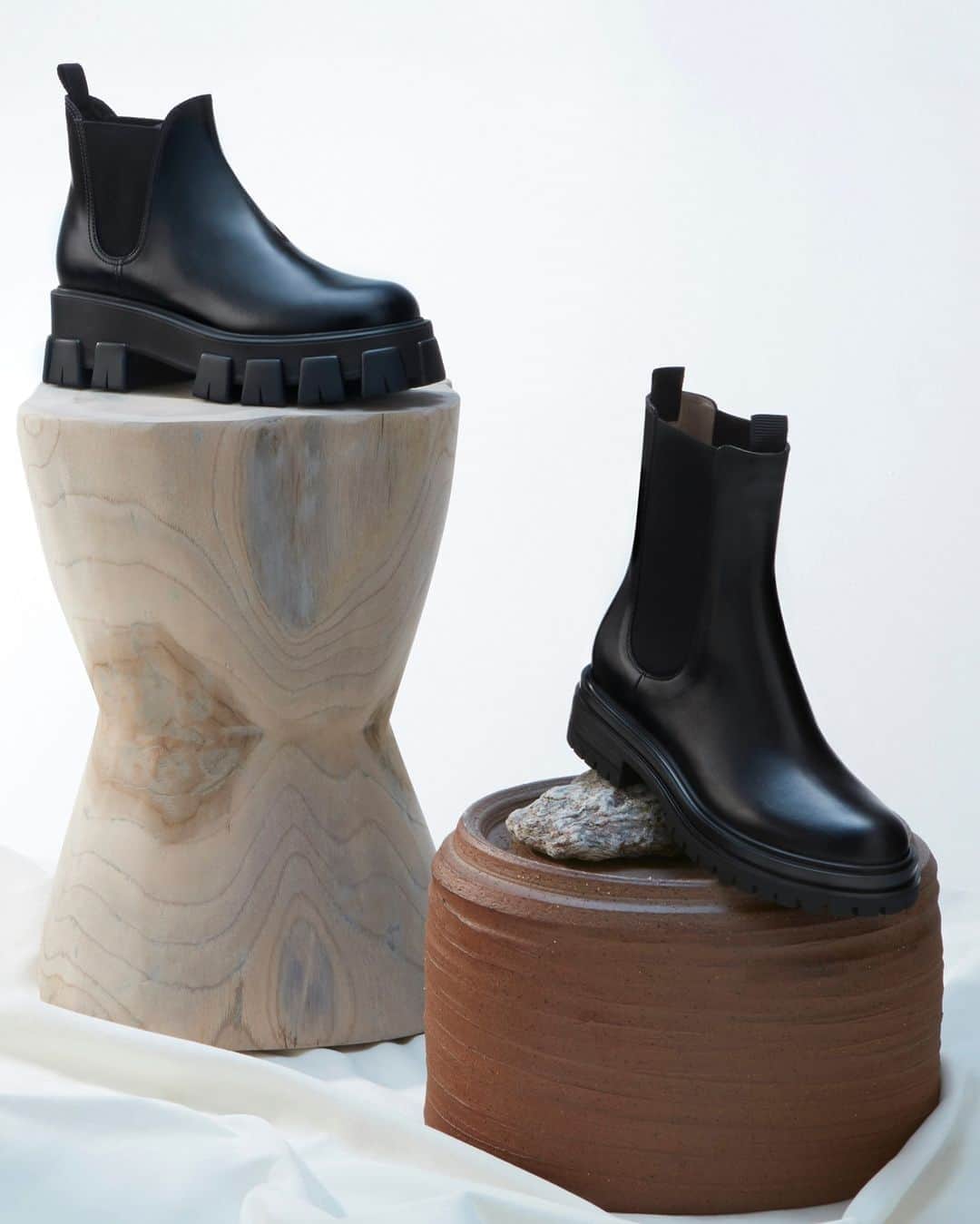 ネッタポルテさんのインスタグラム写真 - (ネッタポルテInstagram)「TIME TO REBOOT: A wardrobe staple that you'll return to season after season, these are the Chelsea boots to wear with everything. #IncredibleShoes  Tap the link in bio to shop at #NETAPORTER.」9月9日 4時00分 - netaporter
