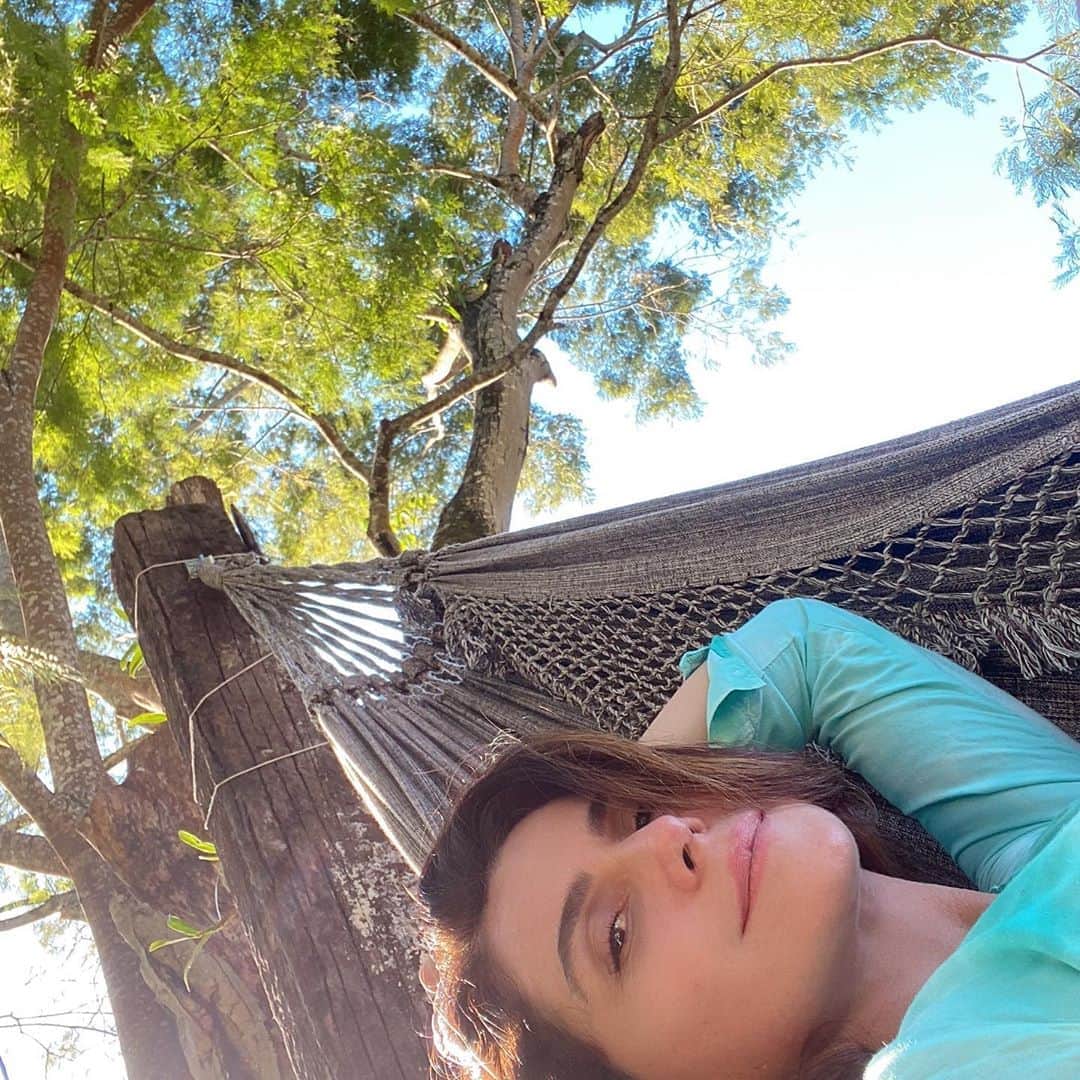 Giovanna Antonelliのインスタグラム：「Essa árvore, plantada por mim, uma das mais lindas q já fiquei debaixo. 🍀」