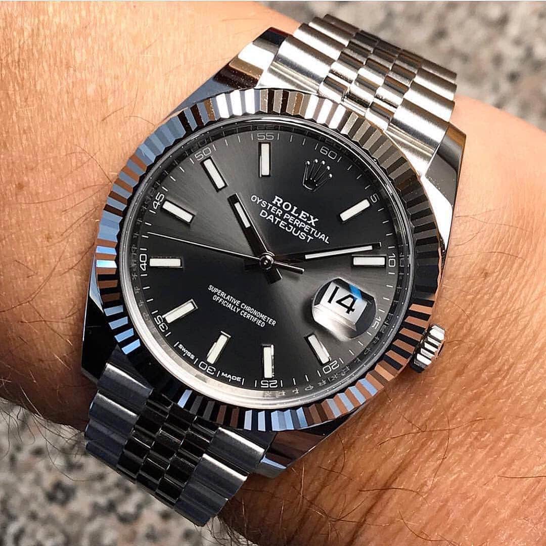 Daily Watchさんのインスタグラム写真 - (Daily WatchInstagram)「You can’t go wrong with this. Rolex Datejust 41 with beautiful dark rhodium dial, white gold bezel and jubilee bracelet 🔥 Photo by superb_wrist_watches」9月9日 15時29分 - dailywatch