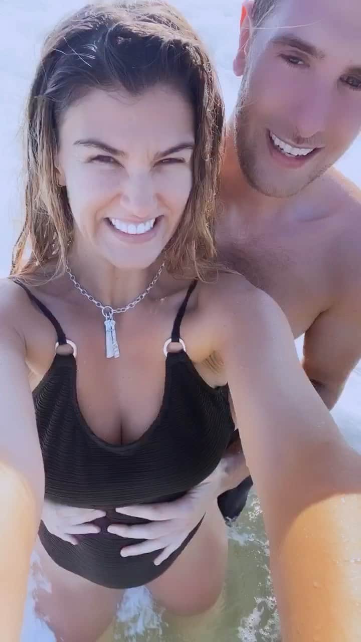 エイミー・ウィラートンのインスタグラム：「Dropped our Baba with her Nona and went on an adventure ❤️✨」