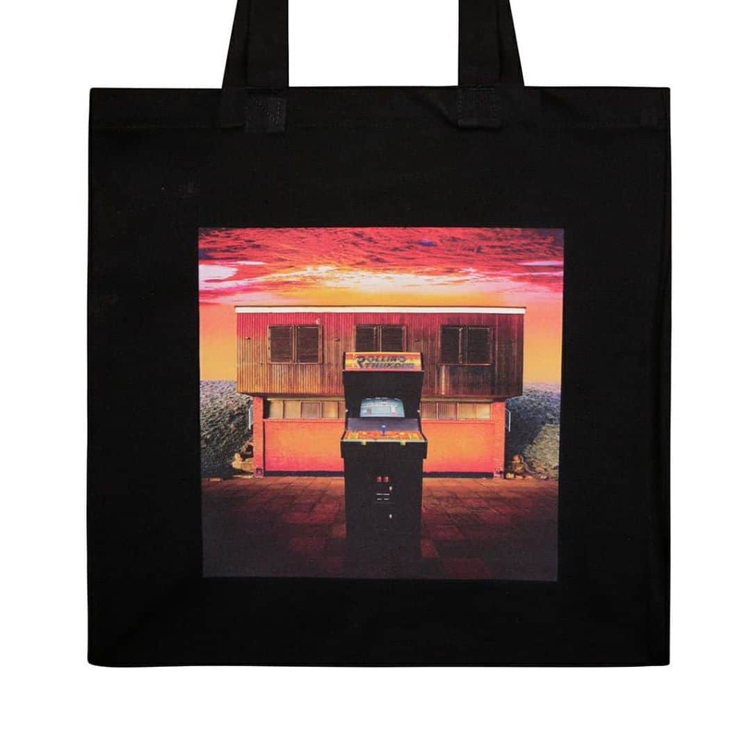 パサレラデススクアッドさんのインスタグラム写真 - (パサレラデススクアッドInstagram)「Fantasy Scene #3 Tote Bags now available.  Made with 100% heavy weight cotton. Link in the biog. X . #artwork #art #artexhibitions #arcades #retrogames #sega #atari #nintendo #arcade #videogames #vintagearcades #retro #pixel #limitededition #london #retrogamermag #retrogamer #namco #konami #totebag #totes #bags」9月9日 14時10分 - passarelladeathsquad
