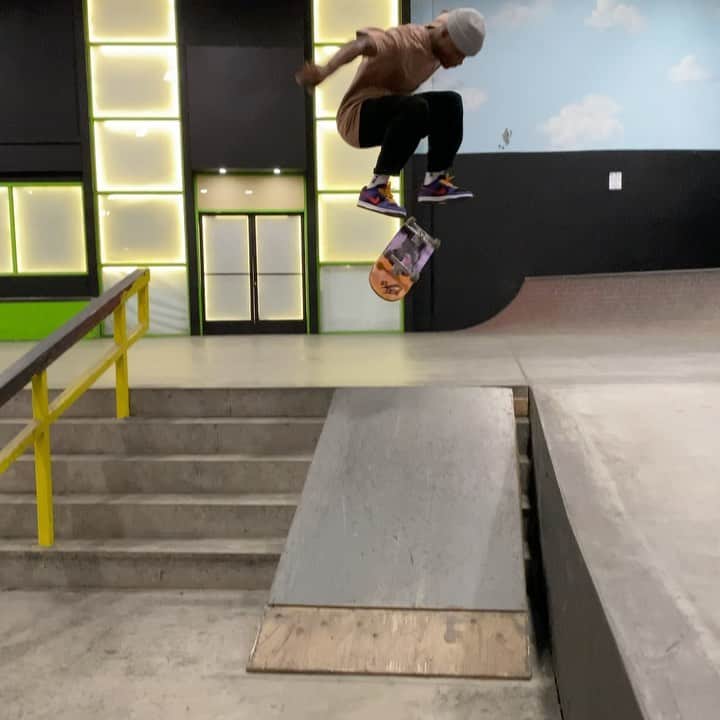 ダショーン・ジョーダンのインスタグラム：「Stoked to be back on my board! 🙏🏾❤️💫  🤳🏽 @andrewn89」