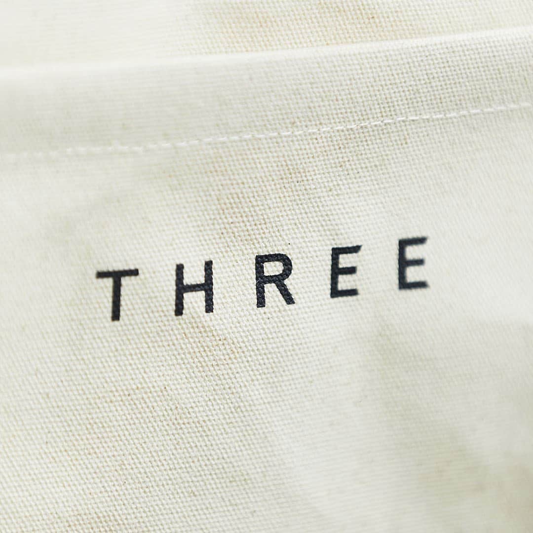 THREEさんのインスタグラム写真 - (THREEInstagram)「・ ＜THREEのバッグをあなたへ＞ ・ 9月16日より、THREEの店頭*、オンラインショップでお買い物をしてくださったお客様へ、オリジナルスワッグバッグをプレゼント**。 ぜひご入手ください。 ・ * 下記店舗は、9月23日からの実施となります。 ■THREE カウンセリングカウンター NEWoMan 新宿、VISIONARIUM THREE YOKOHAMA、ルミネ有楽町店、ルミネ立川店  ■THREEコスメセレクトショップ イセタン ミラーメイク & コスメティクス ルミネ新宿店、大宮店、北千住店、横浜店、荻窪店  **条件などの詳細は、THREE公式ウェブサイト NEWS(9月中旬公開予定)をご覧ください。 ***コスメセレクトショップでは、ハンディタイプのバッグをご用意しております。 ・ ・ ＊数に限りがございます。なくなり次第終了となります。 ＊THREE 公式オンラインショップでは、9月16日午前0時のご注文より実施となります。  #threecosmetics #promotion #swagbag」9月9日 14時33分 - threecosmetics