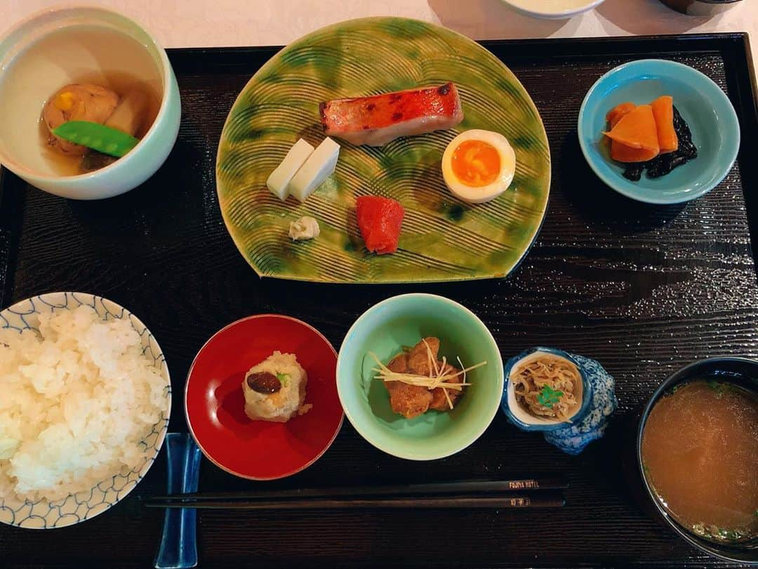 永井里菜さんのインスタグラム写真 - (永井里菜Instagram)「. . カレーを食べに富士屋ホテルまで🚃☀️ リニューアルしてたり、留学してたりで２年ぶりくらいに来れたぁ🥺💓 . 安定の幸福感😋❤️✨✨✨ . 毎日が今日みたいな日にしたいものですね☺️😆😋💓✨ .」9月9日 14時44分 - nagairinasea8