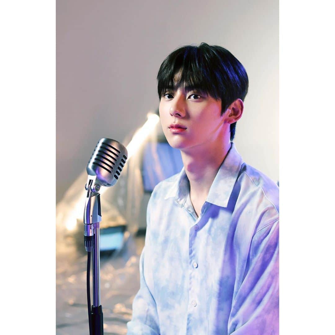 NU'ESTさんのインスタグラム写真 - (NU'ESTInstagram)「#Universe #Acoustic #민현 🪐✨ #뉴이스트_JR_아론_백호_민현_렌  #NULOΛEstagram #뉴이스트 #NUEST」9月9日 15時00分 - nuest_official