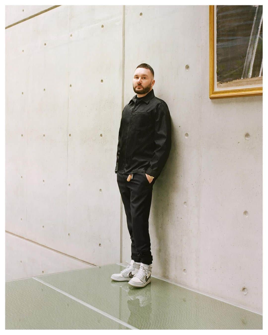 のインスタグラム：「I would like to profoundly thank Monsieur Arnault @LVMH, Pietro Beccari, Serge Brunschwig and Silvia Venturini Fendi @silviaventurinifendi for this incredible opportunity. Working across two such prestigious houses is a true honour as a designer and to be able to join the house of @FENDI as well as continuing my work at @Dior Men’s is a huge privilege.  Photography by @brett_lloyd」