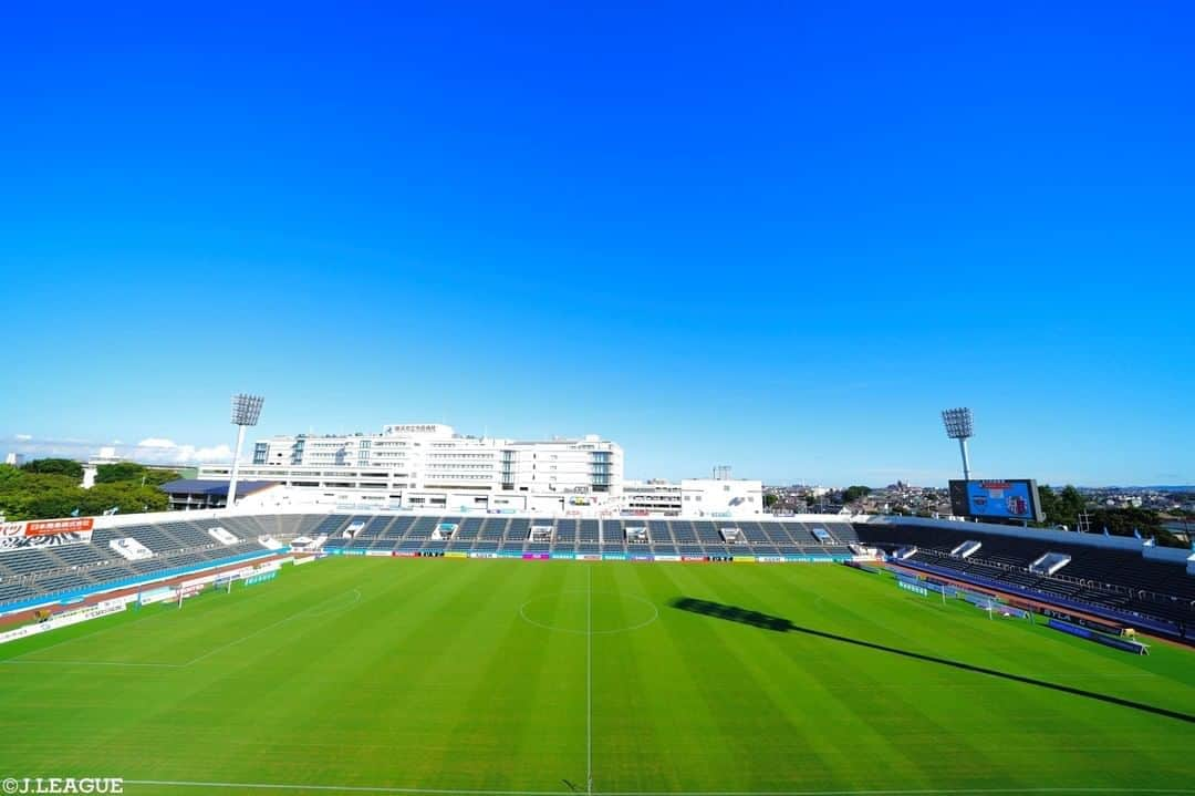 Ｊリーグさんのインスタグラム写真 - (ＪリーグInstagram)「.﻿ 雲ひとつない青空☀️﻿ ﻿ 8月のスタジアムでは、﻿ 夏らしい爽やかな空を見ることができました❗️﻿ ﻿ #Ｊリーグ﻿ #jleague﻿ ﻿ #柏レイソル #reysol﻿ #横浜ＦＣ #yokohamafc﻿ #三協フロンテア柏スタジアム﻿ #ニッパツ三ツ沢球技場 ﻿ #スタジアム #stadium #🏟﻿ #空 #sky #夏空﻿ #青空 #夏の空 #空が好きな人と繋がりたい﻿ #いい天気﻿ #景色 #風景 #綺麗﻿ #美しい #beauty﻿ #ダレカニミセタイソラ ﻿ #ダレカニミセタイケシキ﻿ #ダレカニミセタイフウケイ﻿ #サッカー #⚽️ #soccer #football」9月9日 15時00分 - jleaguejp