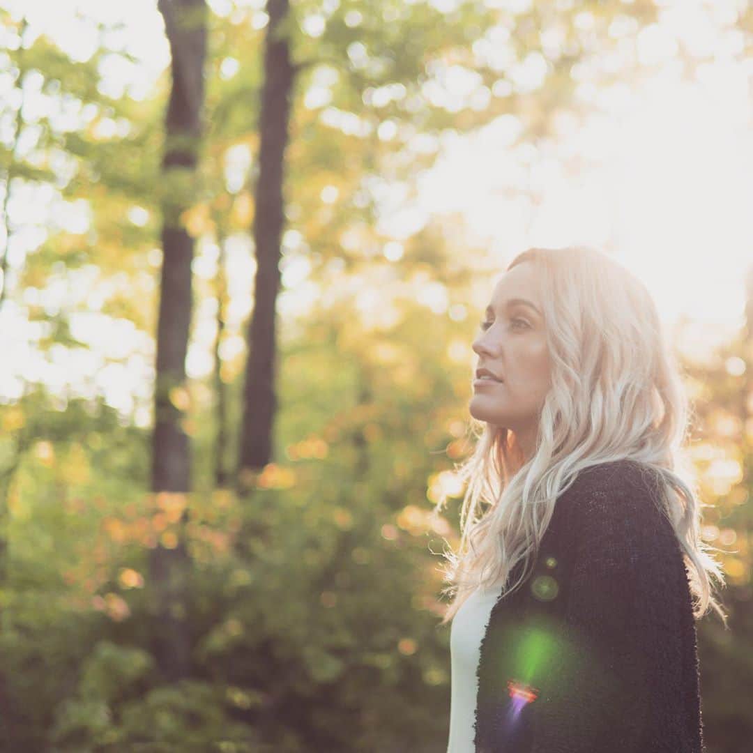 ブリット・ニコルのインスタグラム：「Really thankful, and expectant for what God is going to do in all of our lives at the Enough Conference in Sioux Falls, South Dakota on September 18!!!  Visit @enoughconference for more details and registration. ❤️ Also looking forward to speaking and worshipping at @siouxfalls1st on Sunday morning, September 20, for all 3 services starting at 8:30AM.  Hope to see you there!!!」