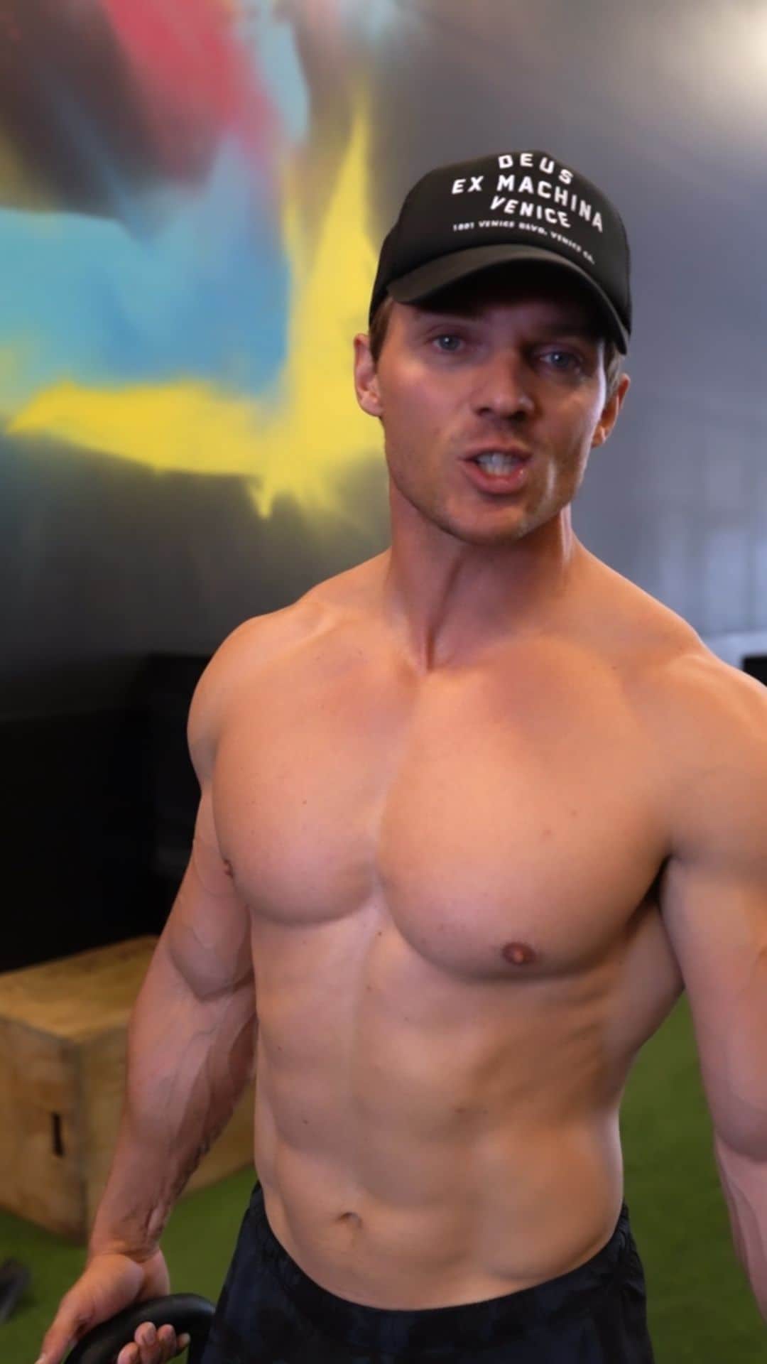 スティーブ・クックのインスタグラム：「This one wrecked me. It’s simple and it hurts. Grab a moderately heavy set of DBs or Kettlebells.  5 rounds - 15 weighted squat jumps (touch the ground each time)  100 yard shuttle - 5,10,15,20」