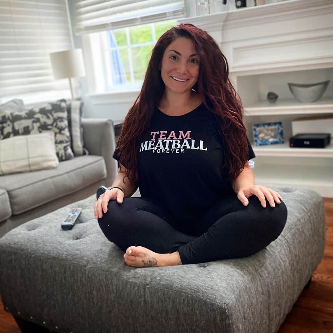 ディーナ・ニコール・コルテーゼのインスタグラム：「Team Meatball Forever ! Go follow @meatballmerch and click link in bio to get your shirt today ❤️❤️」