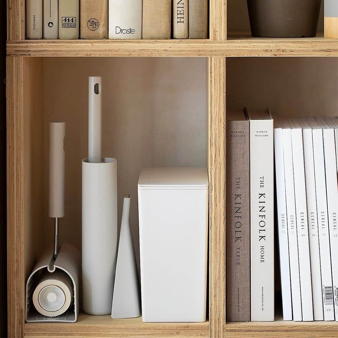 MUJI USAさんのインスタグラム写真 - (MUJI USAInstagram)「Sleek cleaning accessories that fit in every nook and cranny of your home and blend in seamlessly with soft, white rounded corners.  Find Cleaning System attachments and more household essentials in stores and online.  #muji #mujiusa #cleaning」9月9日 7時03分 - mujiusa