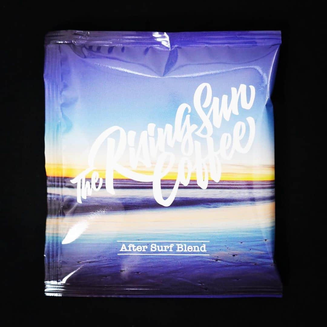 坂口憲二（THE RISING SUN COFFEE）さんのインスタグラム写真 - (坂口憲二（THE RISING SUN COFFEE）Instagram)「◆GOOD MORNING COFFEE‼︎◆  【NEW RELEASE】  NEW TYPE PACKAGE DRIP  BAGS  大好評のドリップバッグのパッケージをリニューアルしました。今までのシンプルなデザインはやめ、サーフフォトグラファー @yasumamiura 氏のコレクションからそれぞれのブレンドイメージに合った作品をパッケージに落とし込んでみました。  もちろん中身は変わりませんが、パッケージが変わっただけでより美味しく、海や自然も感じられるドリップバッグになりました。  販売は今週金曜日からオンラインストアにて開始します。プレゼント等にも最適ですのでご興味のある方はお待ちしてます！　　  therisingsuncoffee.com  #coffee #coffeebeans  #coffeeroaster  #coffeelab  #coffeeandsurfing  #coffeetime  #coffeelover  #coffeebreak  #coffeeshop  #coffeestand  #coffeeholic  #coffeehouse  #coffee_inst  #coffeemaker  #coffeeshops  #coffeecoffeecoffee  #coffeenclothes  #coffeeaddict  #coffeeculture  #coffeemorning  #coffeemag #specialitycoffee  #dripbag  #TRSC」9月9日 7時25分 - therisingsuncoffee
