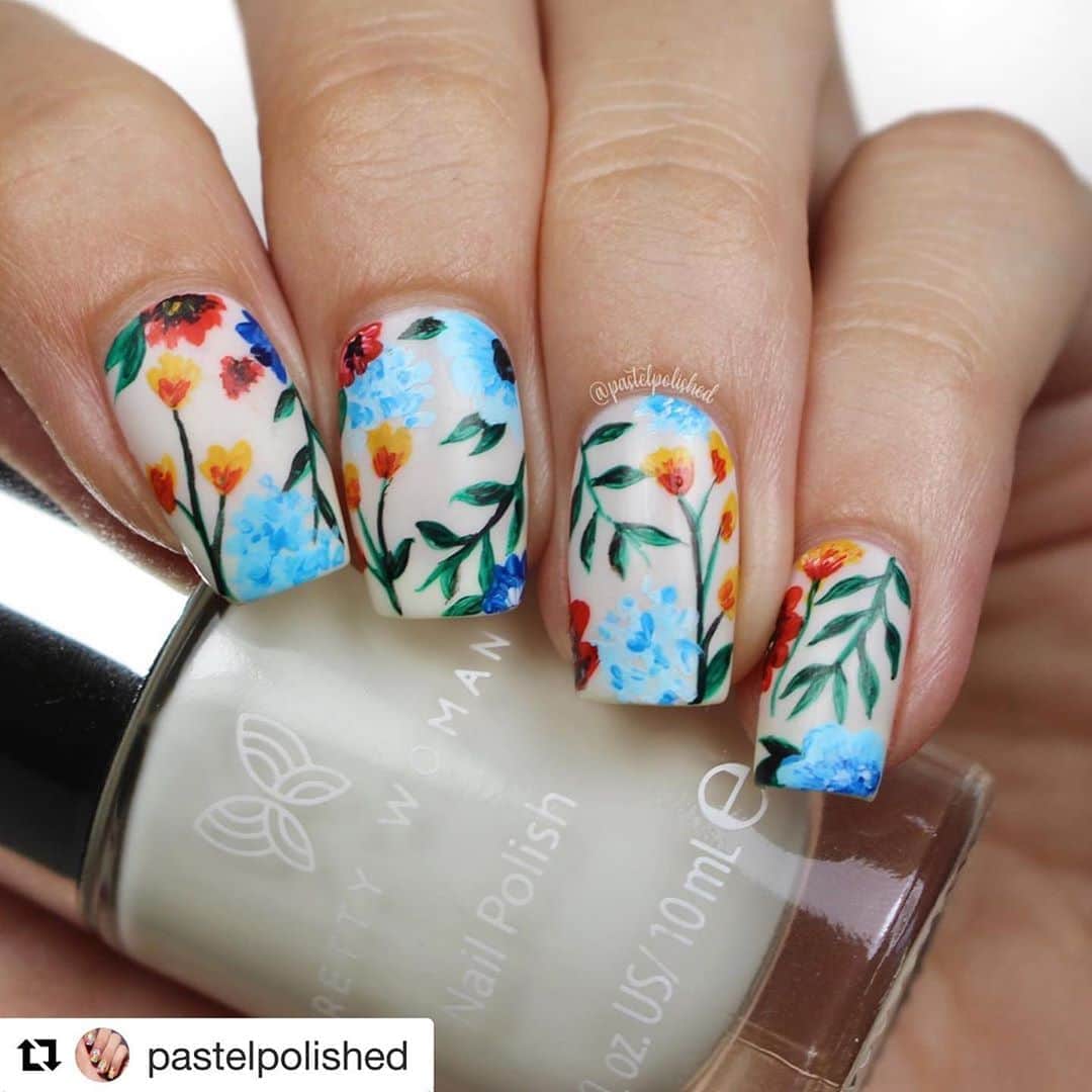 Nail Designsさんのインスタグラム写真 - (Nail DesignsInstagram)「#Repost @pastelpolished  ・・・ 💐 handpainted floral nails 💐  these were inspired by an old picture of @ninanailedit’s off pinterest (the queen of florals herself🤩) i’m slowlyy transitioning to fall with these designs so here’s a little vintage looking print🤗  products used: - @prettywomannyc “Be Humble” (*gifted/pr) - @winstonia_store Berry wine set (code PASTEL10 for 10% off) - @essie Matte about you topcoat  - acrylic paints」9月9日 7時48分 - nailartfeature