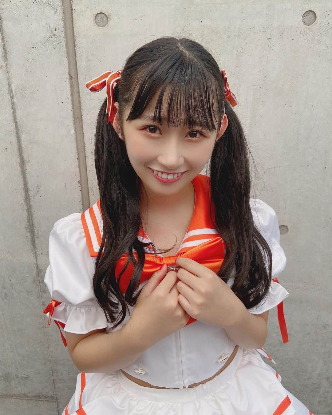 松本愛花のインスタグラム：「2020年︎.夏.やり残した事ない？🍉﻿  #夏 #2020 もうすぐ #秋 がくる！🍁 #ラブサマ #衣装 #好き #アイドル #ツインテール  #巻ツイン #巻き髪  #オレンジ #オレンジネイル  #リボン #リボンアレンジ」