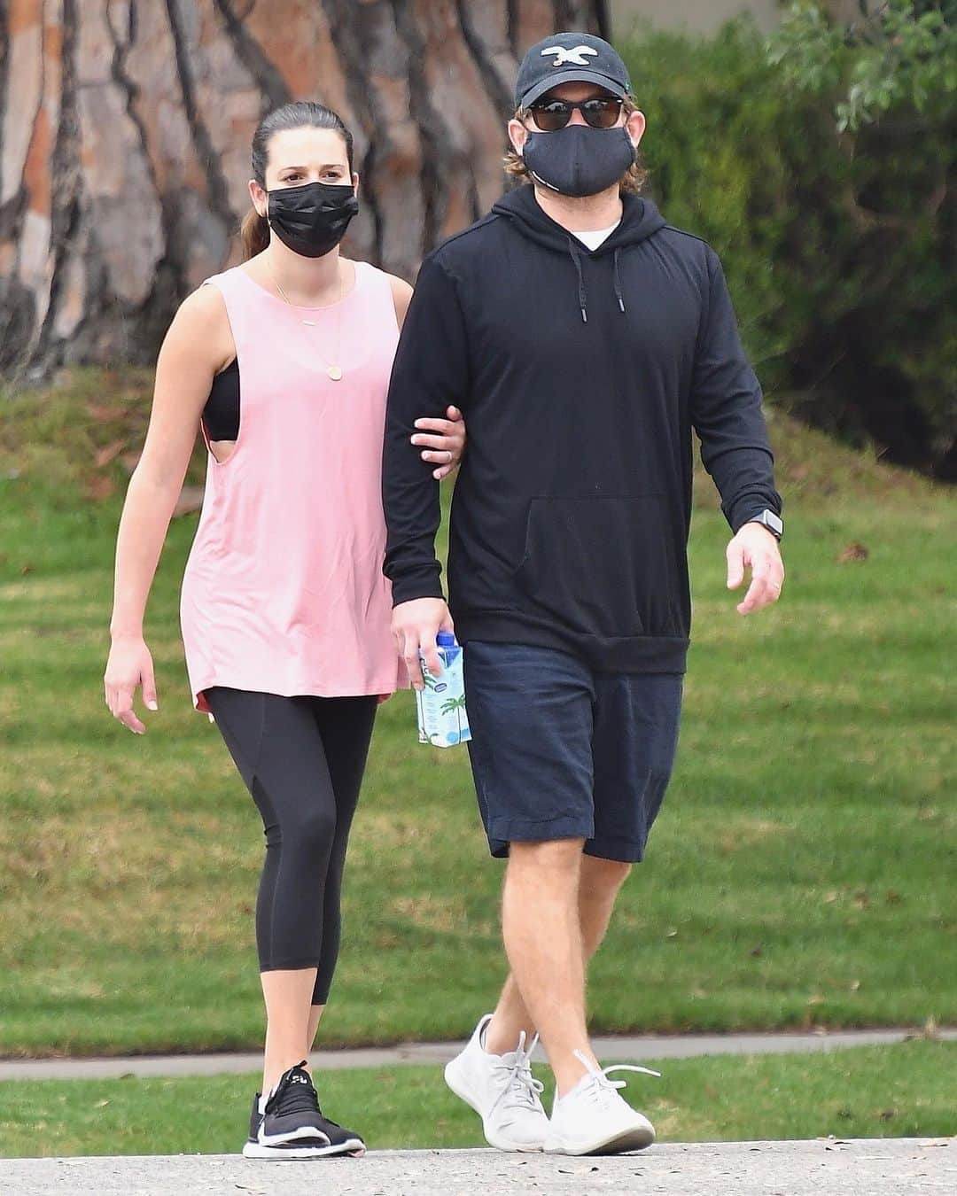 Just Jaredさんのインスタグラム写真 - (Just JaredInstagram)「New mom @leamichele steps out for a walk with husband Zandy Reich on Tuesday afternoon! #LeaMichele #ZandyReich Photos: Backgrid」9月9日 8時00分 - justjared