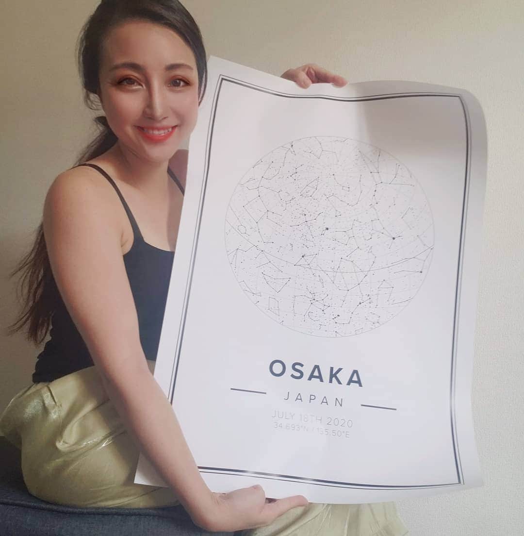 Hiromi Tomiiさんのインスタグラム写真 - (Hiromi TomiiInstagram)「. . . @mapiful  . . . Mapifulは、北欧のデザインで自分で簡単にカスタマイズ可能なウォールアートだよん . . 思い出の場所の地図印刷や星座、特別な日を示す地図やその日の星空をプリントできるの(*^^*) たとえば、出身地の地図印刷や記念日を写した星の位置とか(*^^*) . . 出産祝いなんかにもおすすめだよ(*^^*) . 私もプレゼント用に作成してみた(*^^*) . . あなただけのストーリーを伝えるプリントで家を飾ろう！ 2つのアイテムを購入すると、20%OFFコード：kioku おみのがしなく(*^^*) . . . #ウォールアート #アート#プレゼント#gift #ヨガインストラクター#ルーシーダットンインストラクター #ヨガ好きな人と繋がりたい#ヨガライフ #ランニング#outfit#ootd#fashion#コーデ#きょコ #fashion #fashiongram　#currentlywearing #lookbook #wiwt #whatiwore #whatiworetoday#Hello  #mapifuljapan #mapiful」9月9日 8時06分 - hiromi.tomii