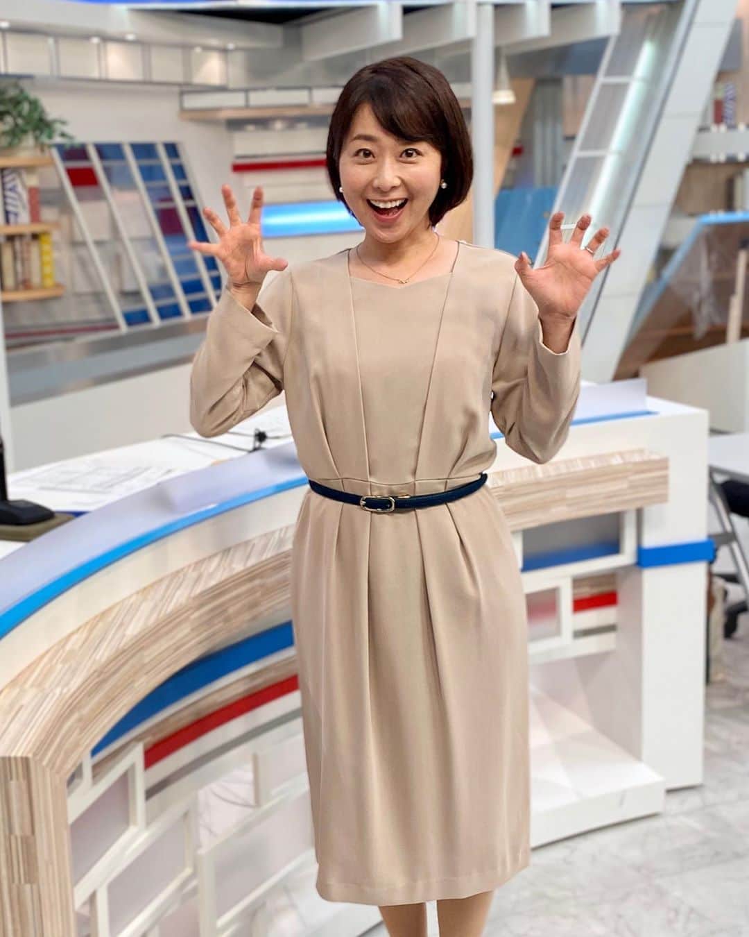 のインスタグラム：「#秋めいてきました #朝ひんやり #衣装も #半袖から長袖にシフト #お体気をつけて  #バリはや #バリはやファッション」