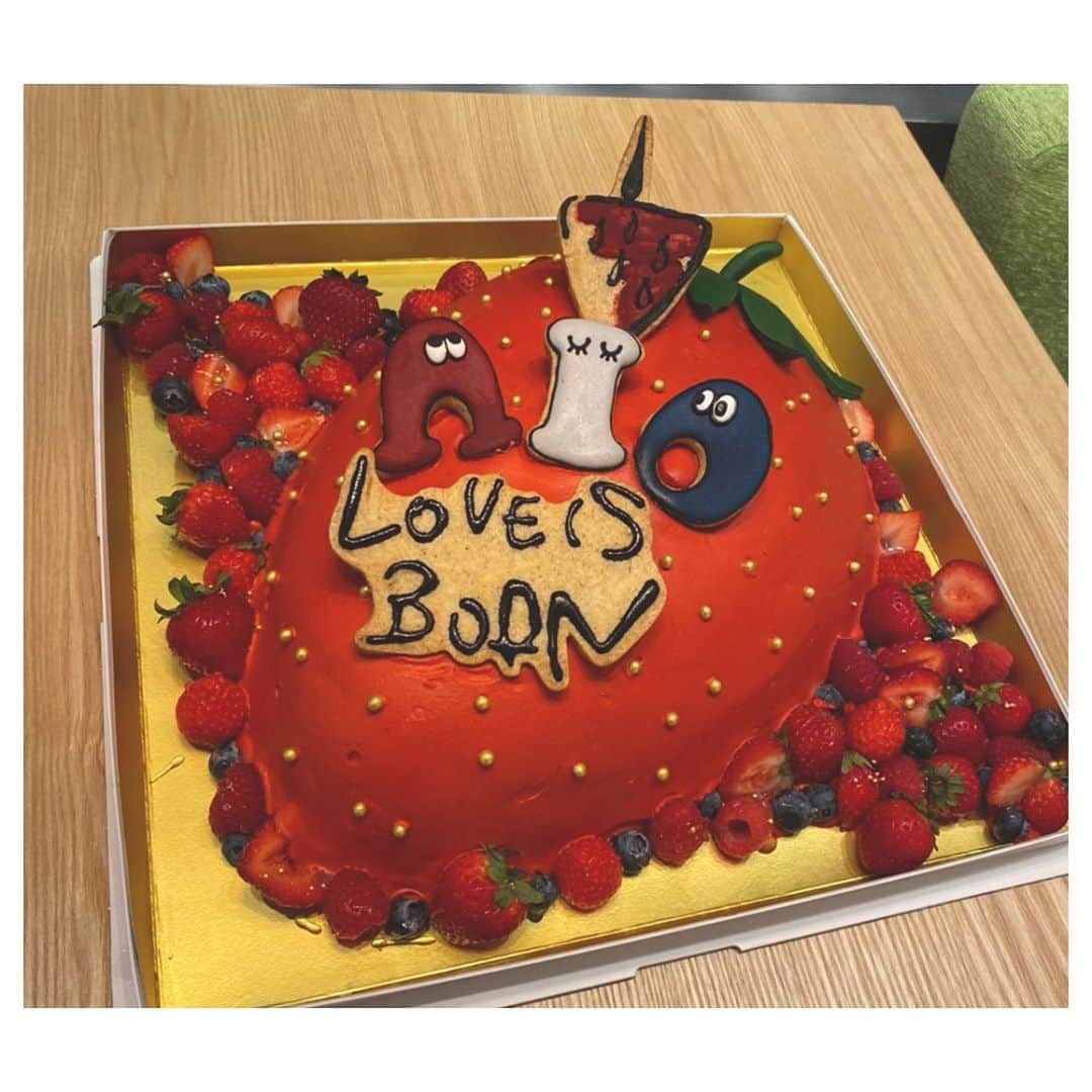 大塚愛さんのインスタグラム写真 - (大塚愛Instagram)「99 ありがとうございます！  AIO　#ドルチェマリリッサ　#birthday #sweets  #hbd #strawberry」9月9日 8時28分 - aiotsuka_official