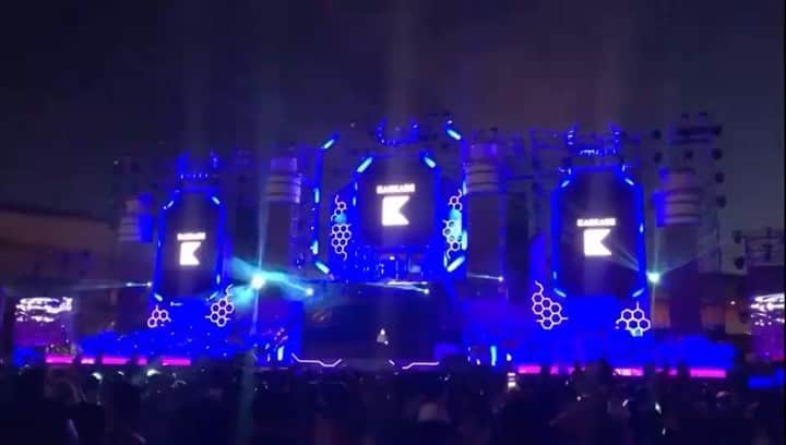 カスケイドのインスタグラム：「THANK YOU @s2otaiwan that was amazing! ❤️ 🇹🇼 💦🔥」