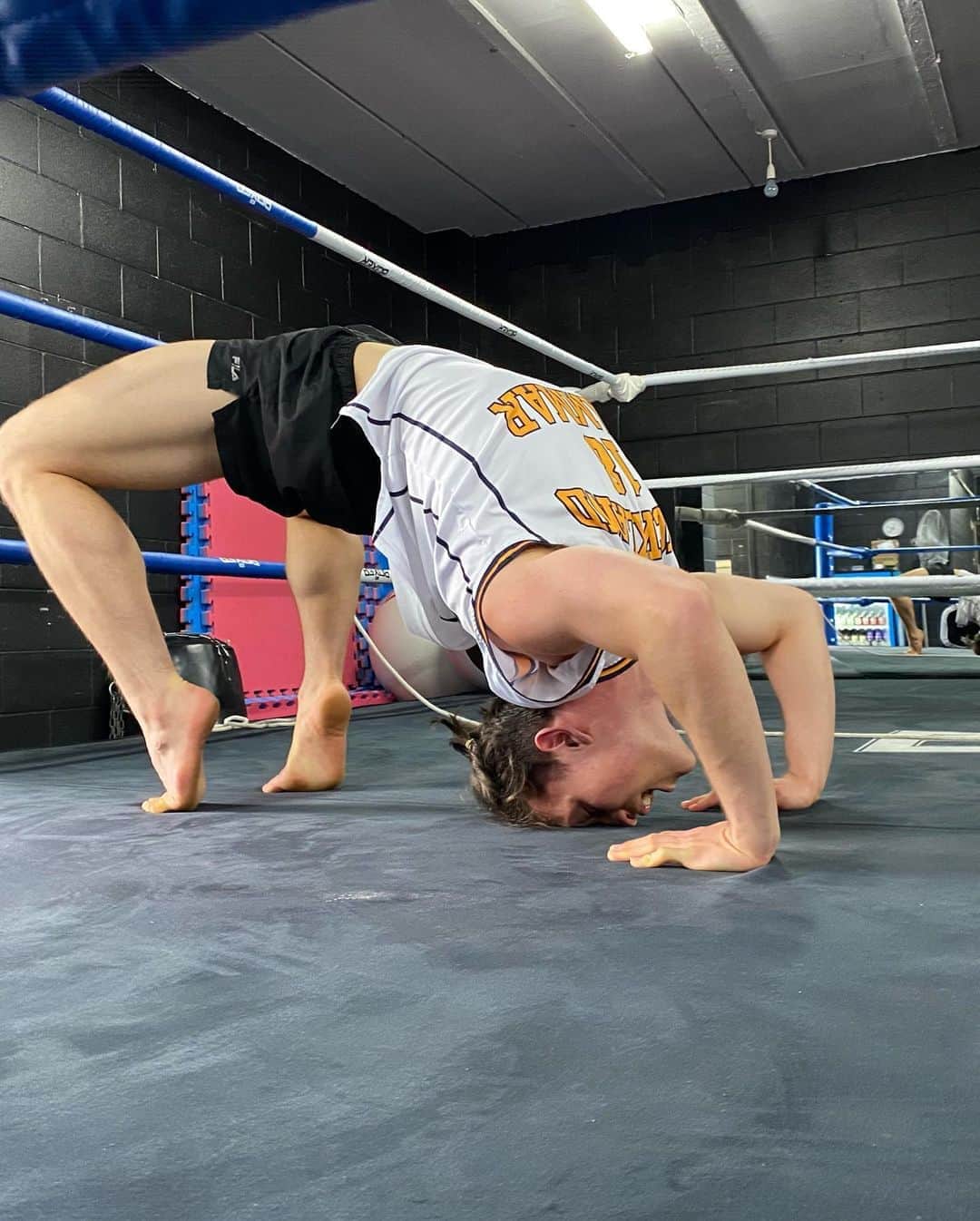 ファレ・シミタイトコさんのインスタグラム写真 - (ファレ・シミタイトコInstagram)「Second day of wrestling training. Already there’s a lot of progress. Sometimes you gotta will yourself to get through these workouts.  “If it were easy then everyone would do it” #investinyourself #NZDojo @faledojo」9月9日 8時59分 - toksfale