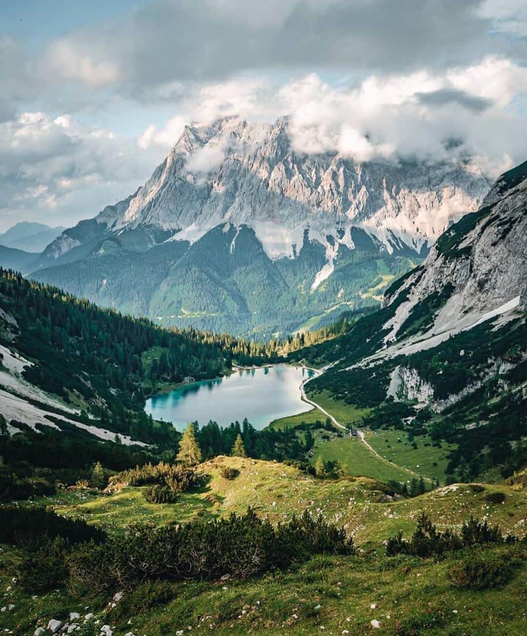 The Luxury Lifestyle Magazineさんのインスタグラム写真 - (The Luxury Lifestyle MagazineInstagram)「Seebensee in Zugspitzarena in Tyrol, @lofficielaustria 🇦🇹   The Seebensee is a natural high mountain lake at an altitude of 1657 meters high, south of Ehrwald in the Mieminger Mountains. It is framed in the east by the Vorderen Tajakoph, in the south by the Vorderen Drachenkoph, and in the west by the Ehrwalder Sonnenspitze. @lofficielaustria   By: @_martinnaa___, @luxurylifestyletravels」9月9日 9時37分 - luxurylifestylemagazine