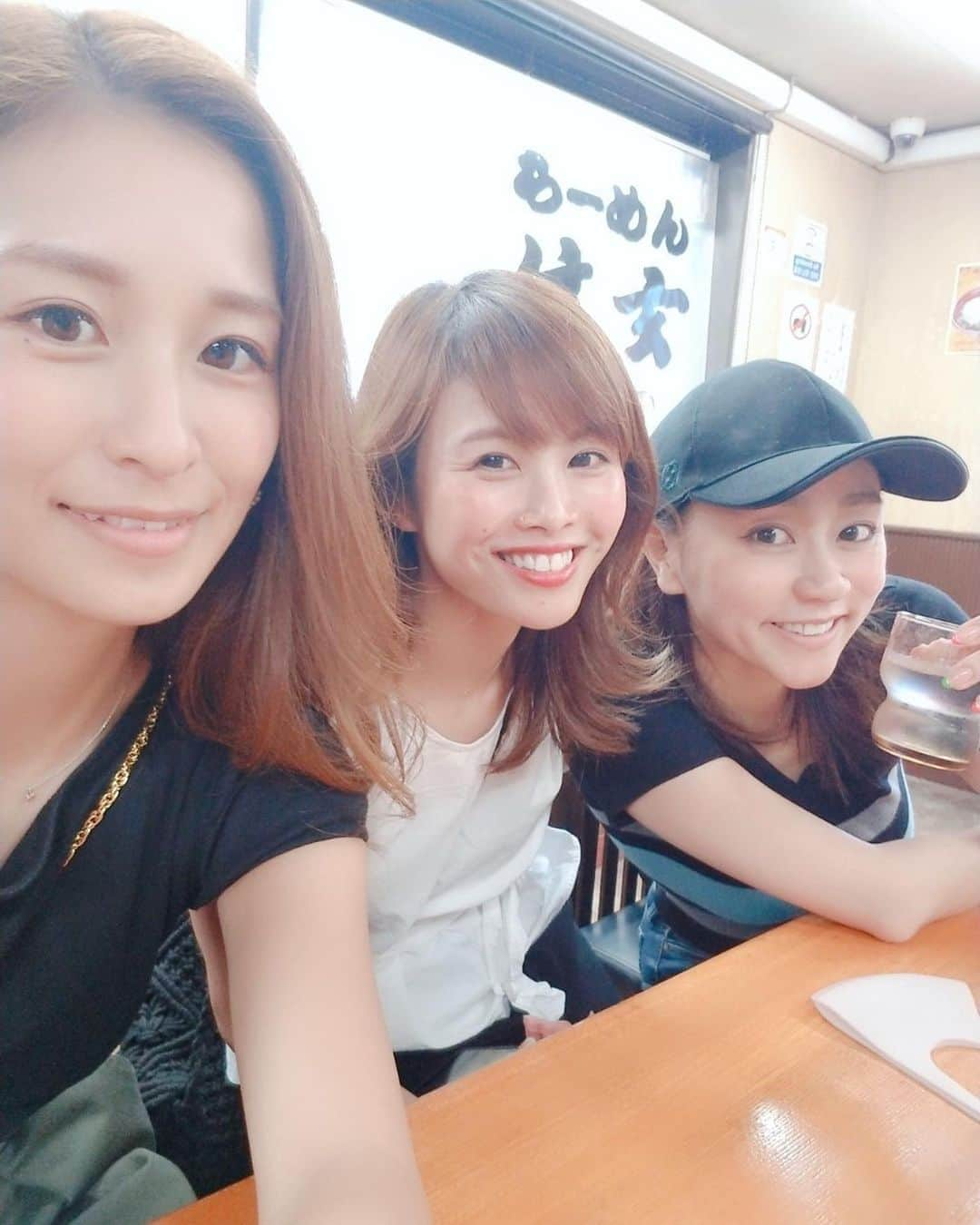 YUKAさんのインスタグラム写真 - (YUKAInstagram)「【in北海道✈️】﻿ ﻿ 2日前に北海道行きが決まり、﻿ 女子3人で﻿ @yukky_golf ﻿ @lica.31 ﻿ 福岡⏩北海道へ❣️😂﻿ ﻿ フォロワーの皆さん﻿ 北海道のおすすめ沢山教えてくれてありがとうございました☺️💕﻿ ﻿ まずは沢山の人から言われた﻿ ﻿ 札幌味噌ラーメン🍜信玄﻿ ﻿ に行ってきた🥰﻿ ﻿ めっちゃ美味しかった🤤﻿ この縮れ麺がやぱり最高❣️﻿ ﻿ 北海道投稿続きますが﻿ お許し下さい😂🙏﻿ ﻿ ﻿ #女子旅 #ゴルフ好き #ゴルフ #ゴルフラウンド #ゴルフ女子 #ゴルフ上手くなりたい #ゴルフスイング #ゴルフスイング動画 #ゴルフコーデ #ゴルフ男子 #ゴルフ好きな人と繋がりたい #ゴルフバカ #ゴルフ好きな人と仲良くなりたい #ゴルフウェア #ゴルフ記録 #ファッション #おしゃれさんと繋がりたい #お洒落 #ゴルジョ #スポーツ好き #スポーツコーデ  #golf #golfstagram #golfwear #golfgirl #golfswing #골프여자#골프스타그램 #골프 #골프웨어」9月9日 9時38分 - golf_yuka3405