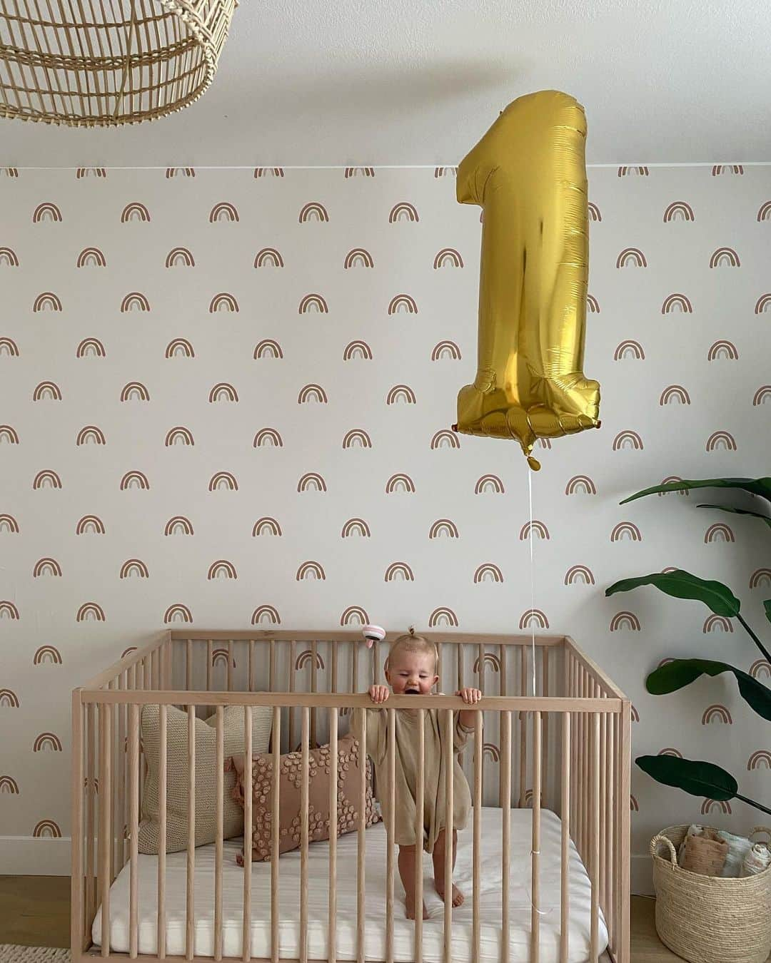 Aspyn Ovard Ferrisさんのインスタグラム写真 - (Aspyn Ovard FerrisInstagram)「Still can’t believe I have a one year old 🥺 Swipe to see how much she loves dada」9月9日 9時40分 - aspynovard